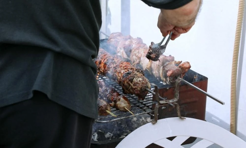 Τα βάλανε και με την κουζίνα μας... Τουρκικό ΜΜΕ: Τουρκικά το κοκορέτσι και το ιμαμ μπαϊλντί, όχι ελληνικά